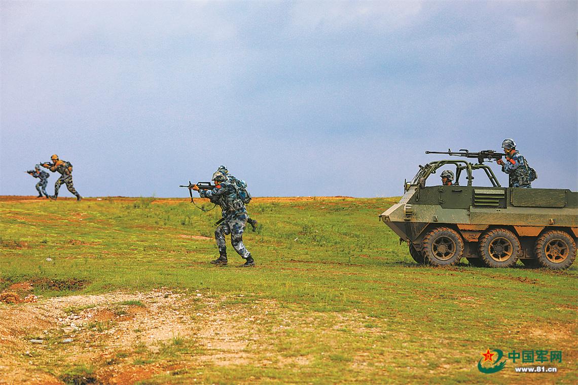 运-20夜间大规模输送空降兵空降空投，揭示的战略意义与未来展望