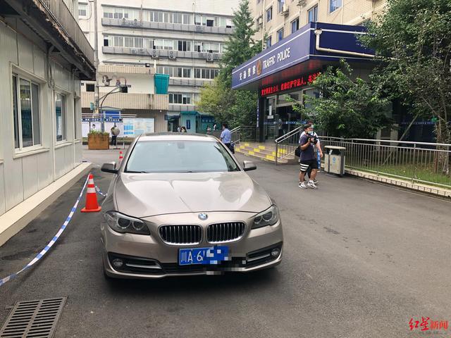 贵遵路上惊现真宝马上路，交警蜀黍如何应对？